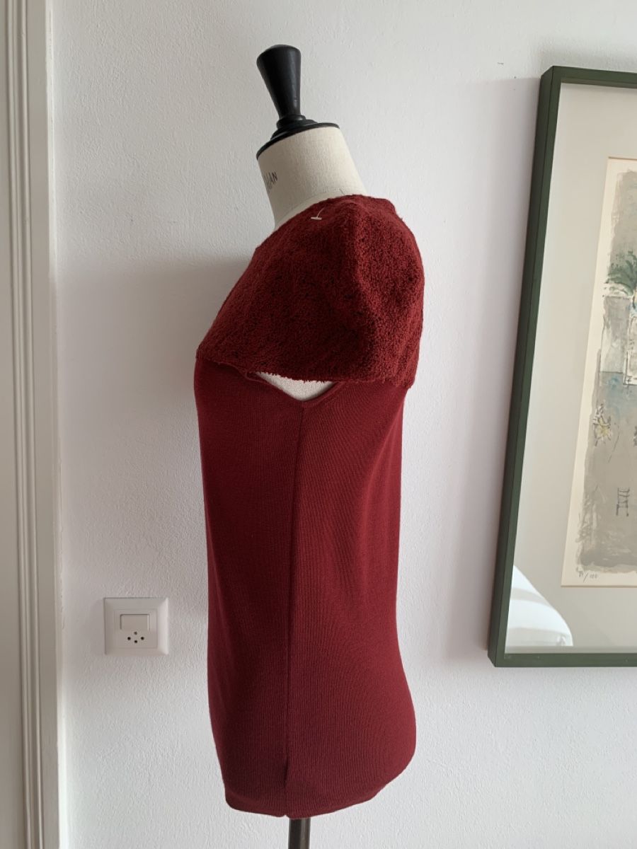 Akris Maglioni & Felpe: AKRIS: Exklusiver bordeauxroter Pullover mit Stickerei, 38 – Nuovo (secondo la descrizione) da Luzern venduto da designluzern 5