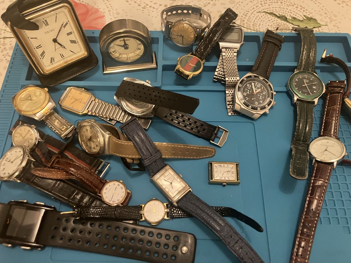 Orologi: Lot de montres et réveils divers, état variable – Difettoso da Fribourg venduto da Snoopy-Mousi 9