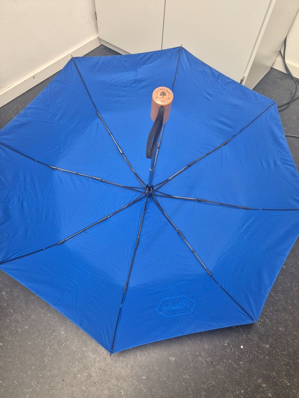 Ombrelli: 2 Regenschirme "Mobiliar und Roche" – Usato da Luzern venduto da lupol_Verwertungen 4