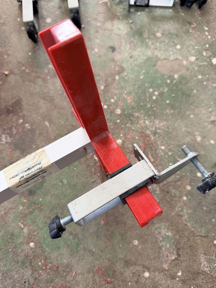 Bessey Tutti gli attrezzi: Bessey Streben Türfuttermontage – Usato da Höfen b. Thun venduto da luckystreet 3