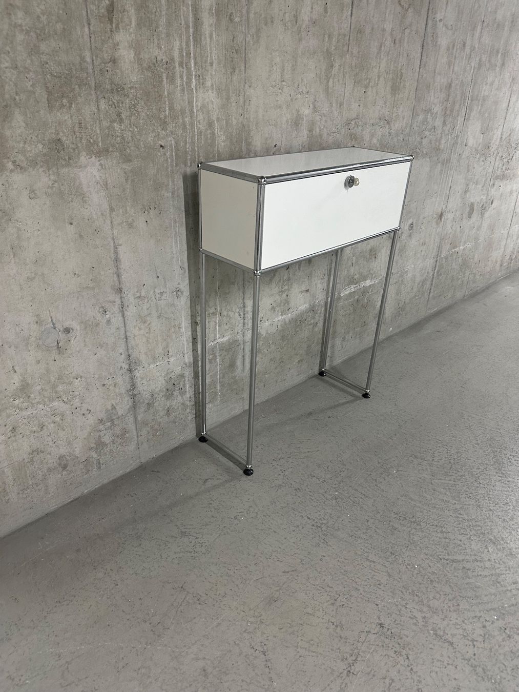 USM Cassettiere: USM Haller Sideboard Regal in weiß – Usato da Pfaffhausen venduto da only.lux
