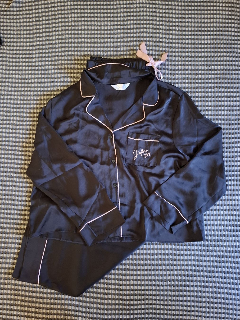 Primark Negligees & Pyjamas: Ensemble pyjama Primark effet soie – Gebraucht aus Ebikon von Jayjay60123027