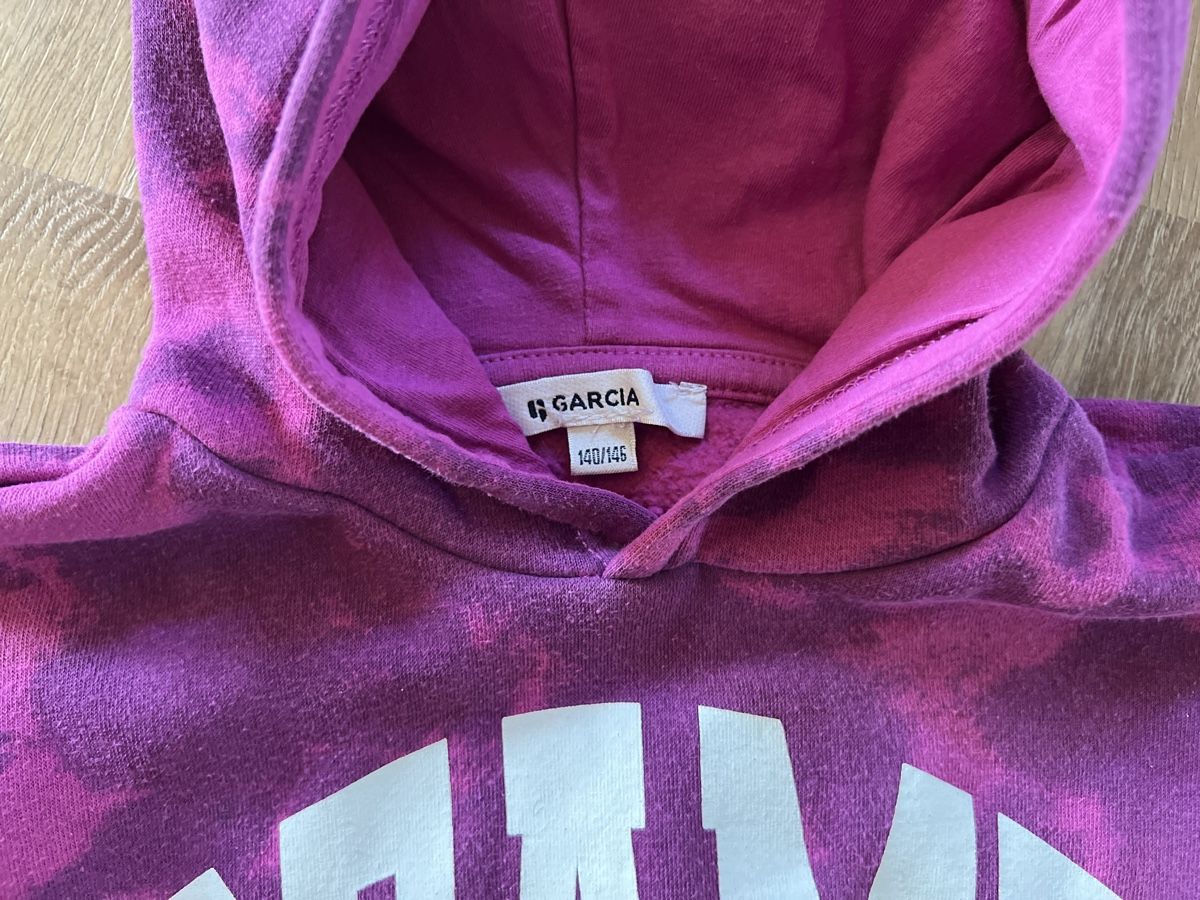 Pulls et sweat-shirts: Kapuzenpullover Grösse 140/146 – D'occasion à Zuchwil par Commander0 1
