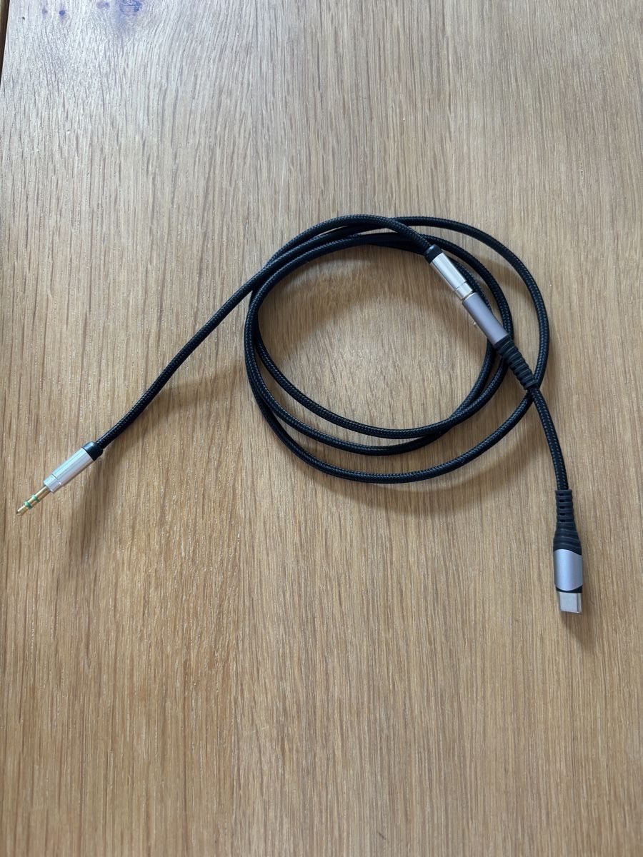 Kabel: Aux Kabel und USB-C Adapterkabel – Gebraucht aus St. Gallen von Sikos