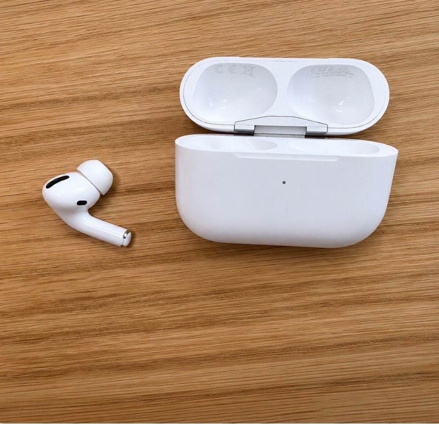 Apple Caricabatterie: Airpods Pro. 1. Generation Ladecase – Usato da Feuerthalen venduto da Sophie3000