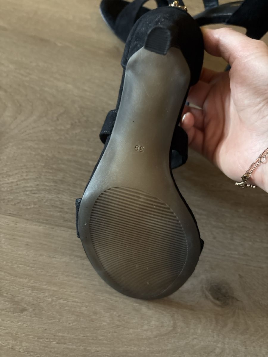 Graceland Damenschuhe: Schwarze Sandalen mit Absatz Grösse 39 neu – Neu (gemäss Beschreibung) aus Linden von martina_iwana 2