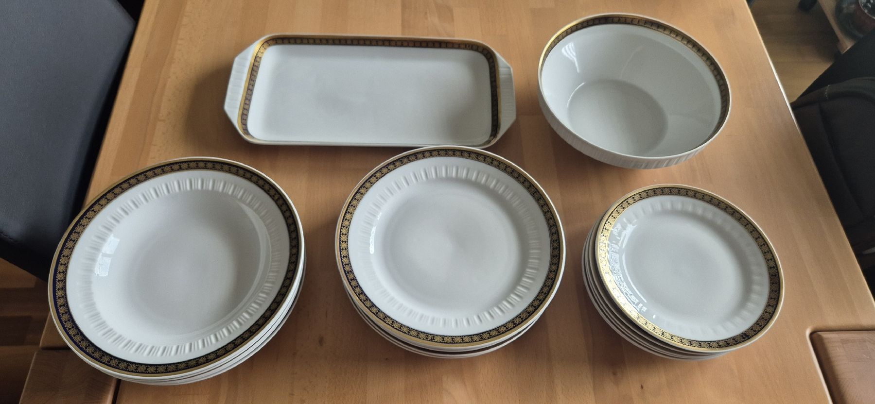 Kahla Set di piatti: Geschirr-Set von Kahla – Usato da Hombrechtikon venduto da Bakra12