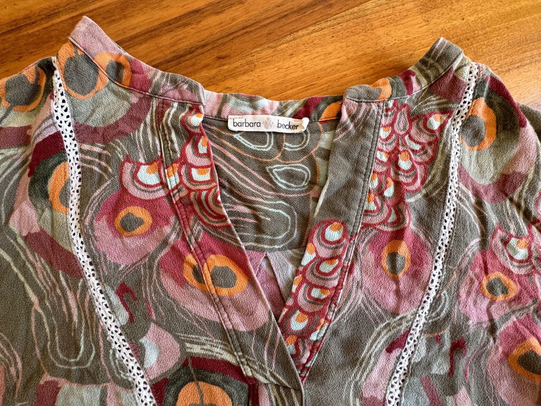 Camicette: Damenbluse Barbara Becker V-Ausschnitt tolles Design Gr. 40 – Usato da Meiringen venduto da tonicandgin 1