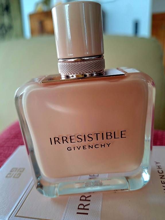 Profumi & Eau de Toilette: Eau de Parfum nude velvet, Givenchy, 50 ml – Usato da Sonvico venduto da smokey