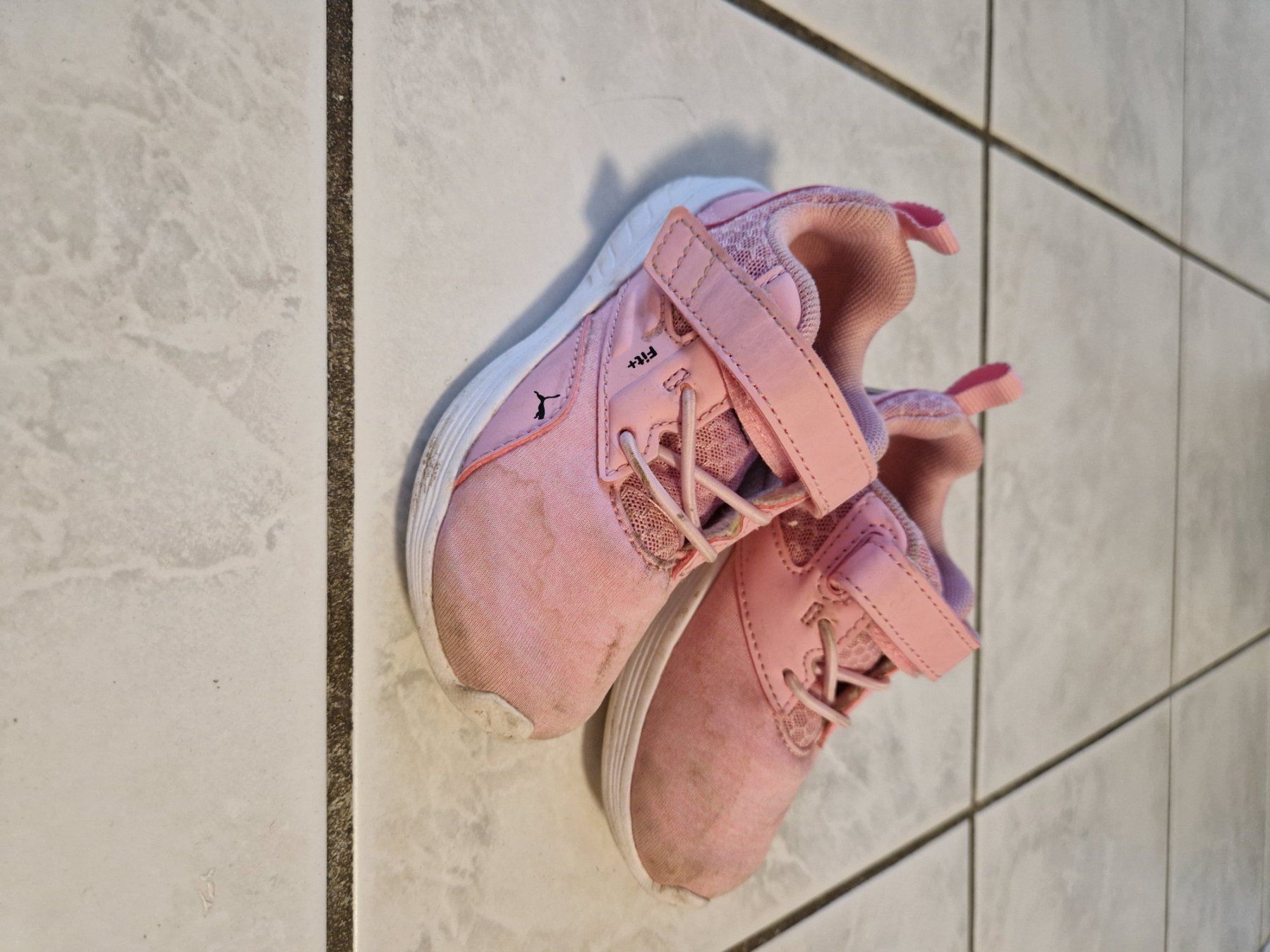Scarpe per ragazze: Turnschuh Puma SoftFoam Grösse 23 – Usato da Aarburg venduto da augenschmaus8