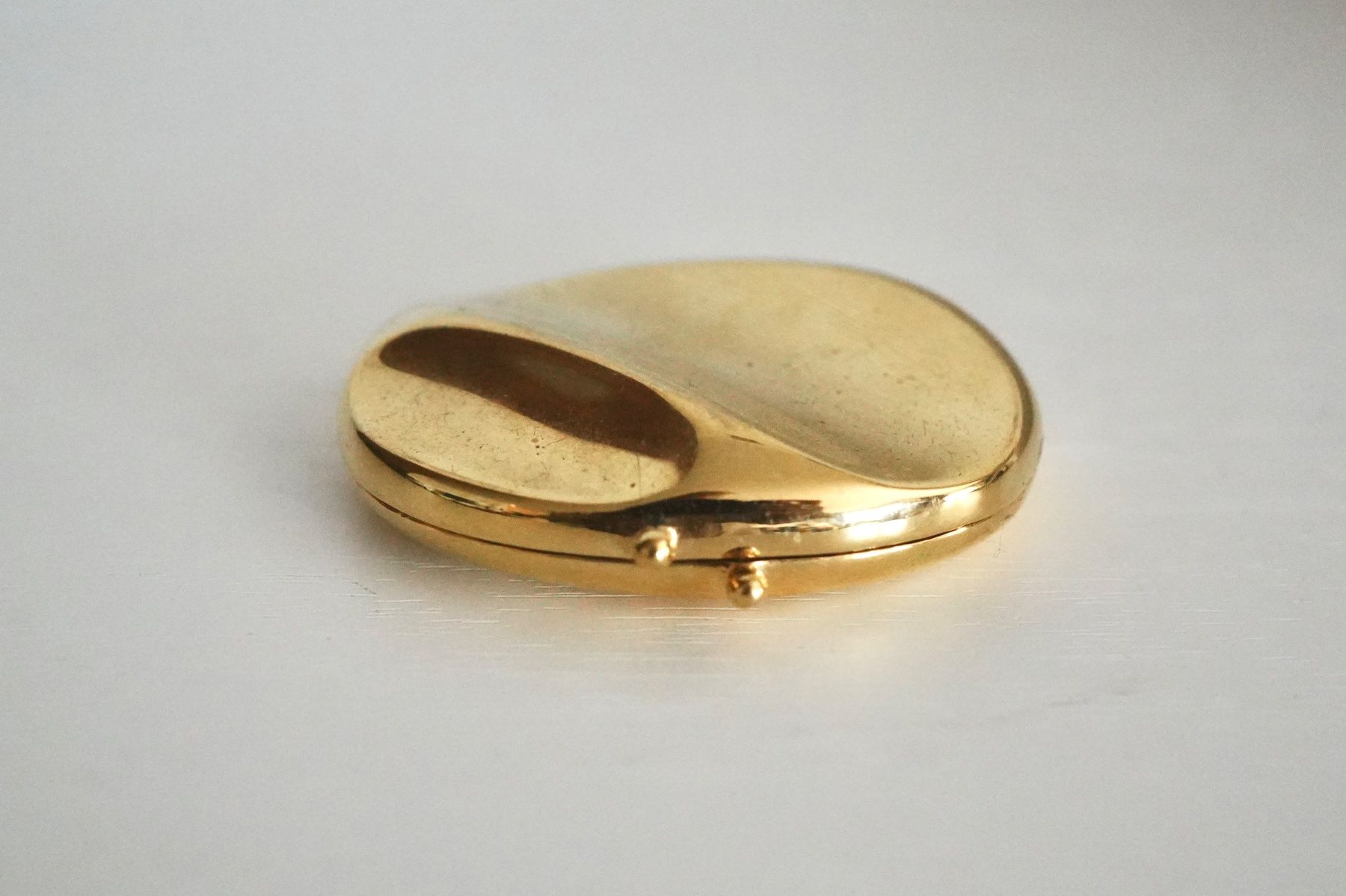 Estée Lauder Profumi & Eau de Toilette: Estée Lauder Solid Perfume Compact vintage oval gold 5 cm – Usato da Volketswil venduto da HeredisAntiques 1