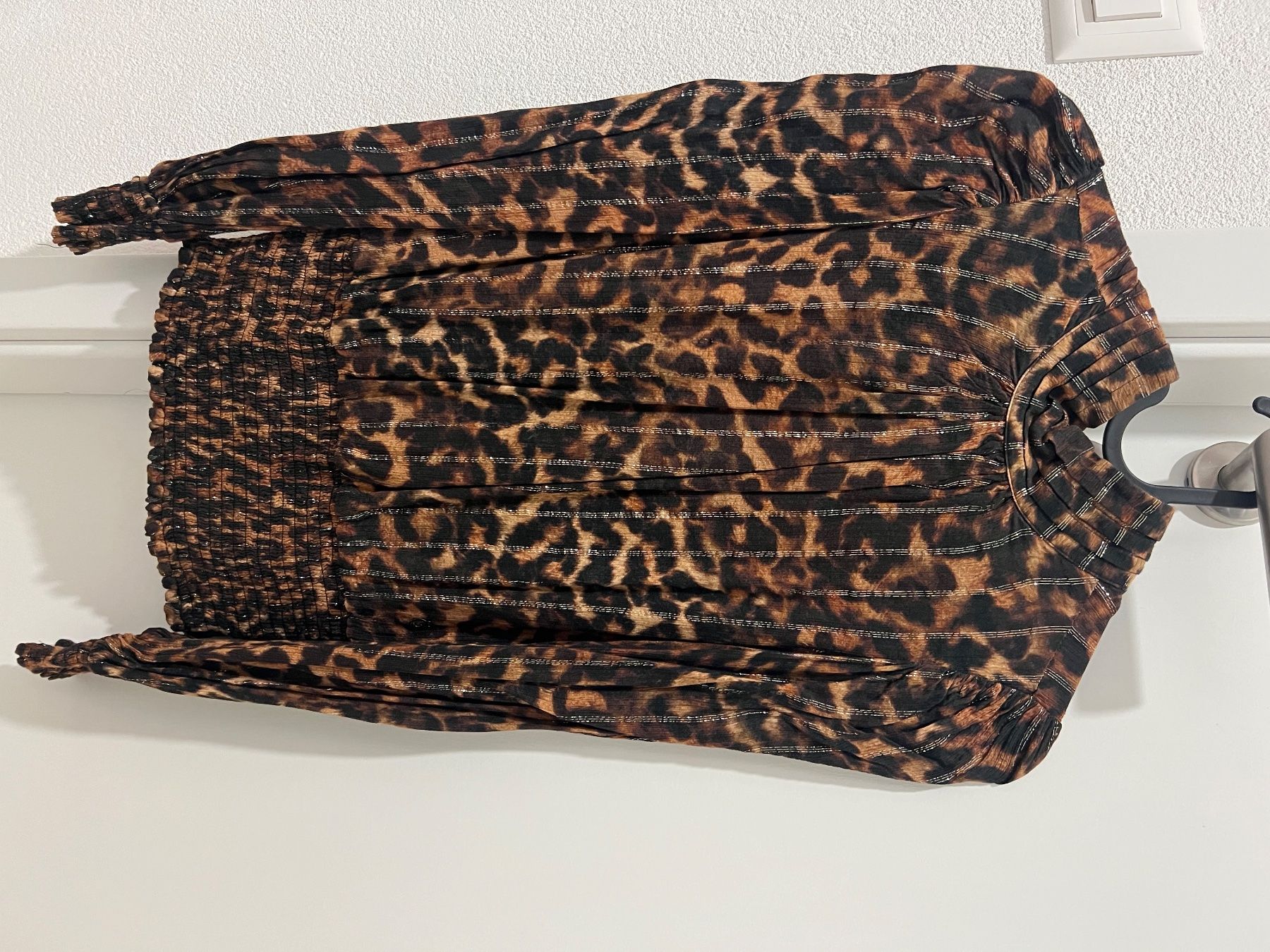 Guess Blusen: Blouse Guess – Gebraucht aus La Chaux de fonds von tan_8v6k