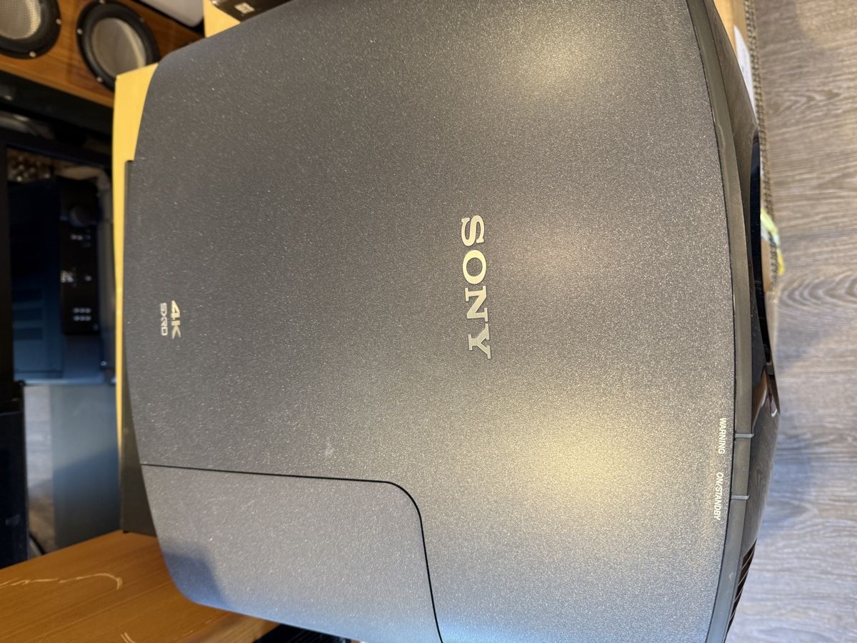Sony Proiettori: Sony Beamer VPL VW 300ES – Usato da dietlikon venduto da avspalinger 1