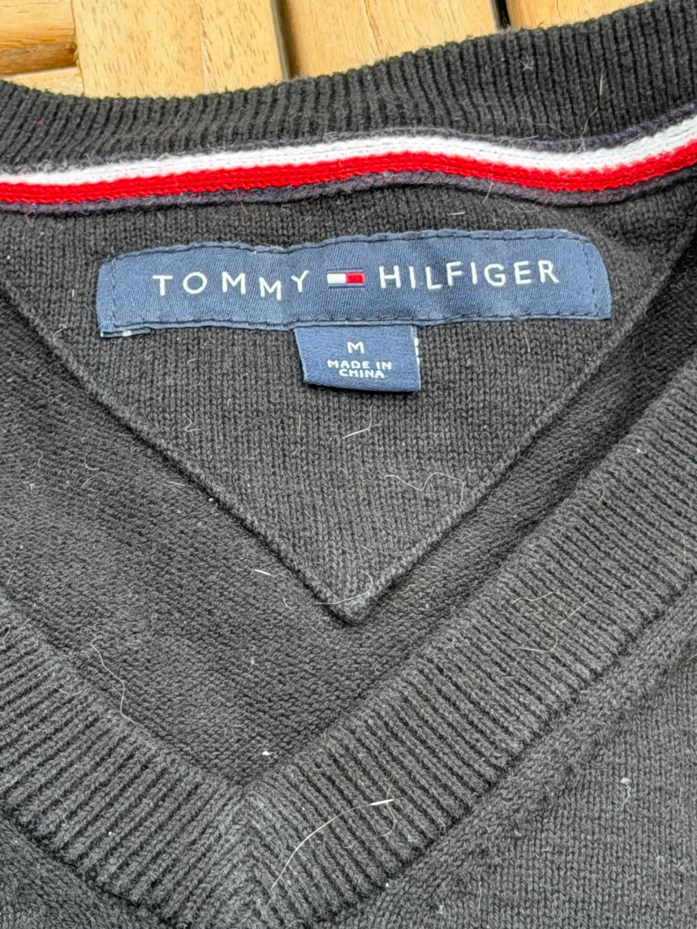 Tommy Hilfiger Maglioni & Felpe: TOMMY HILFIGER Pullover schwarz – Usato da Volketswil venduto da laszou 1