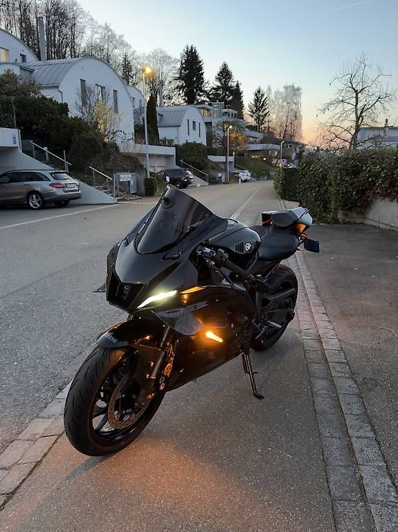 Strada: Yamaha R7 (35kw) – Usato da Zürich venduto da eth_z5gw