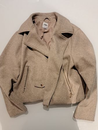 Zara Jacke, Grösse M, Beige, Perfekt für den Herbst!