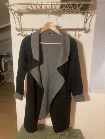 Schöne Strickjacke grau/schwarz mit tollem Kragen S/M