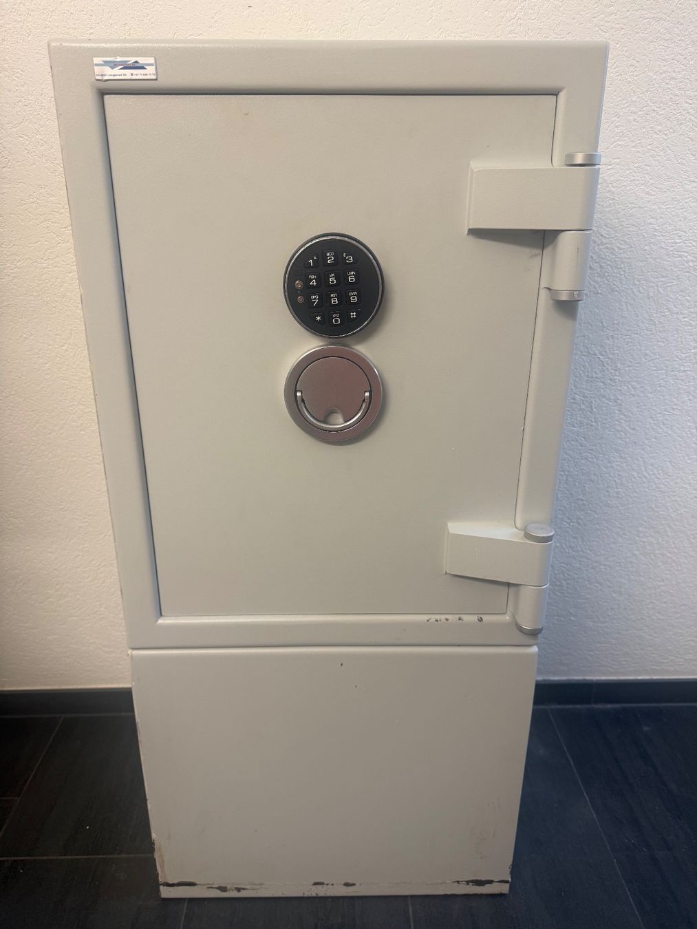 Tresor: Tresor Panzerschrank mit Zahlencode grau gebraucht – Gebraucht aus Aesch ZH von Tomy007008