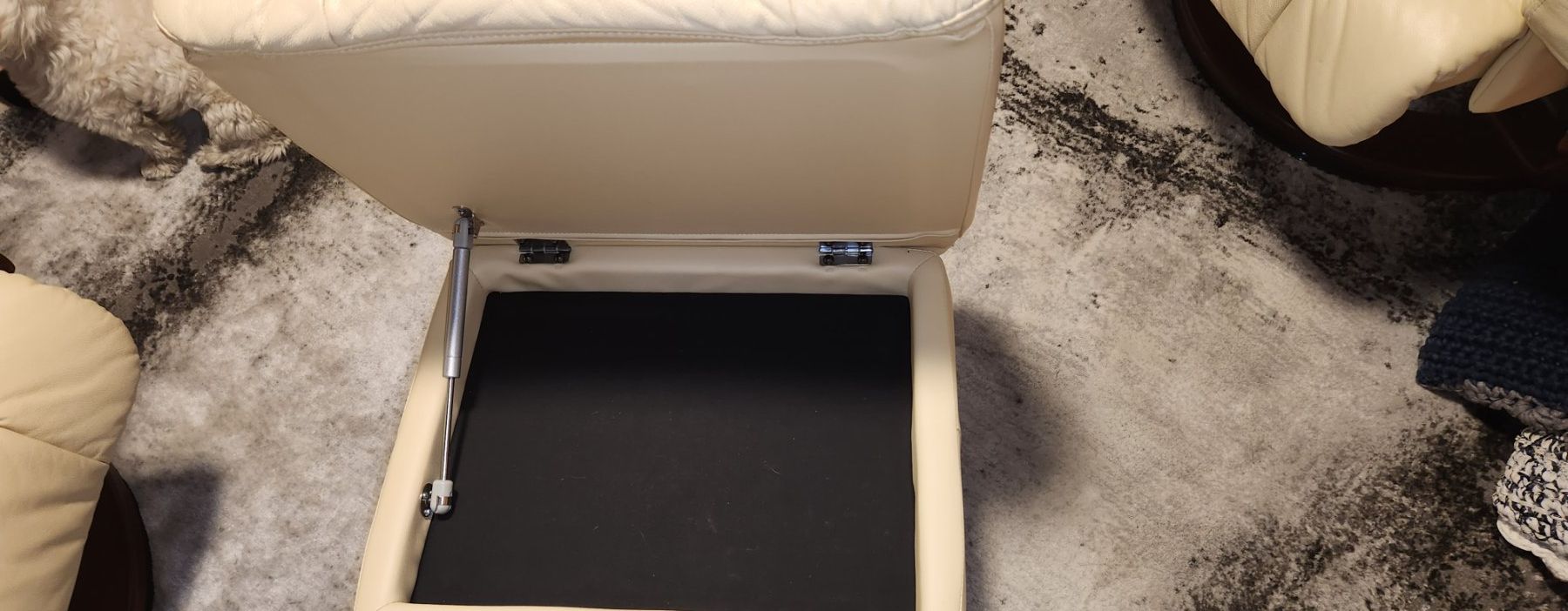 Poltrone: Sessel mit Hocker Leder cremefarben Relaxfunktion gut erhalt – Usato da Oberwil BL venduto da Gismo14 1