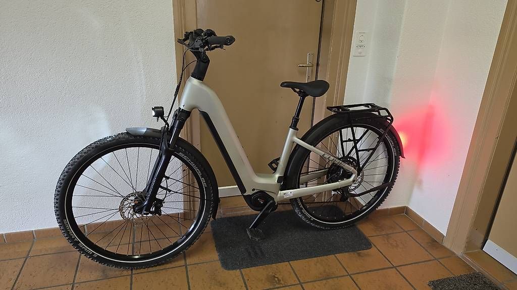 Velos: E-Bike Cube Neuwertig  – Gebraucht aus Bronschhofen von Timi.g 5