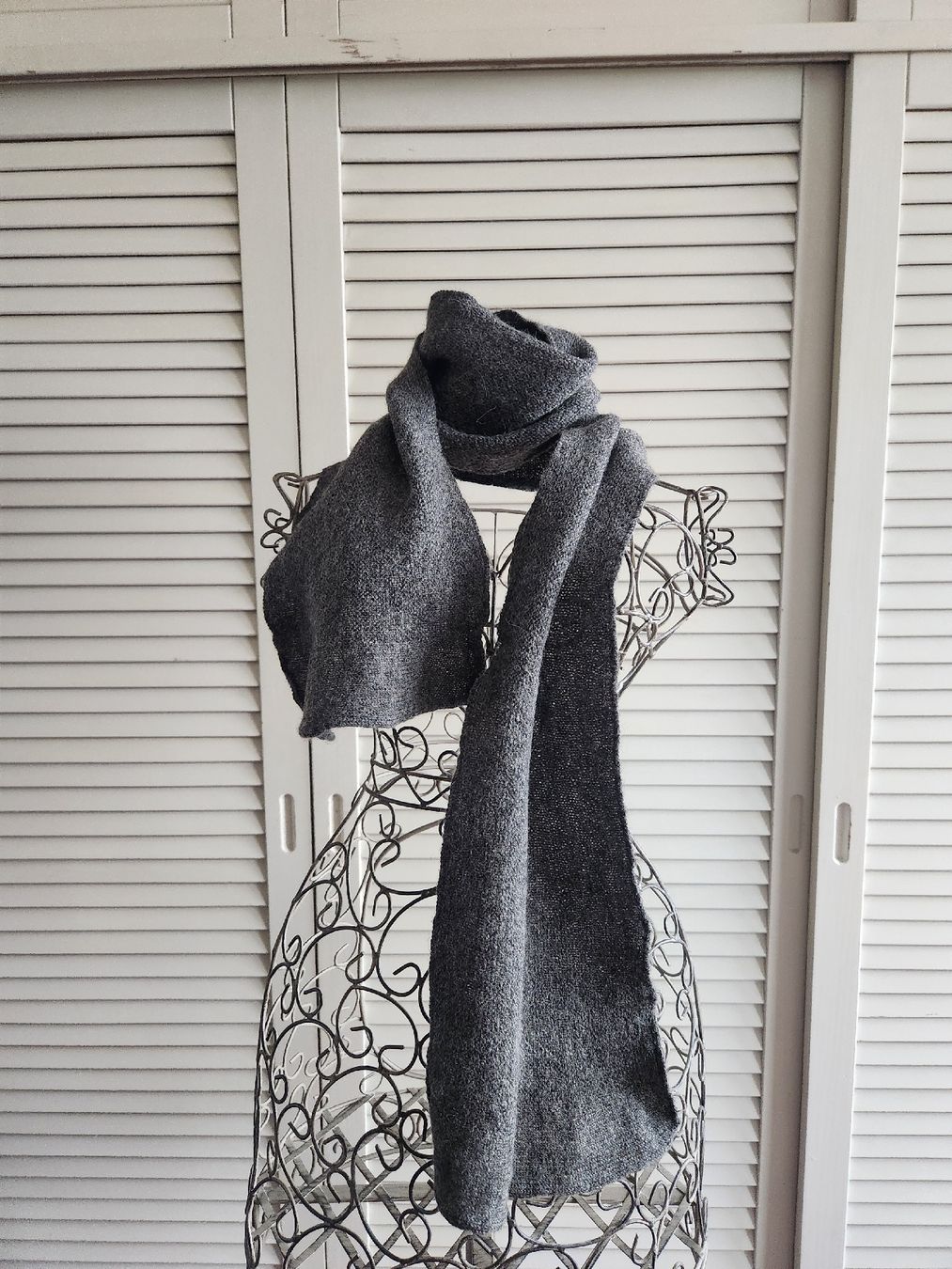 Foulard & Sciarpe: Écharpe grise en laine – Usato da Lausanne venduto da man_rw9q 2