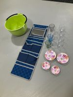 Camping-Set: 8 Gläser, kleine Teller, Eimer, Wandnescessaire