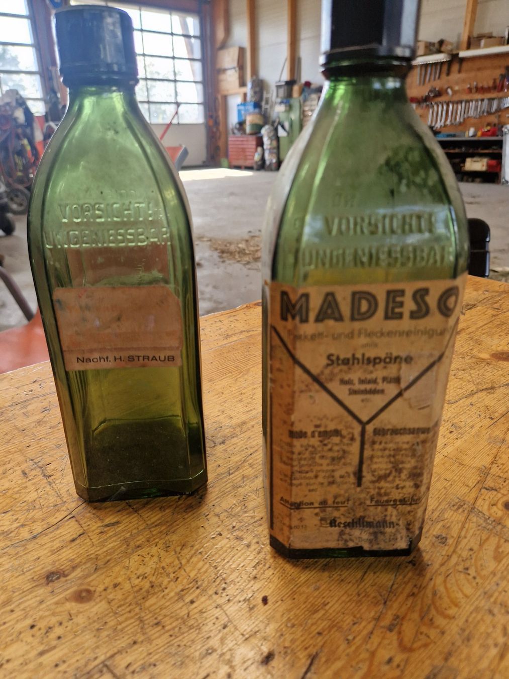Autres vaisselles & verres: 2 alte Flaschen – D'occasion à Leuzigen par maya511