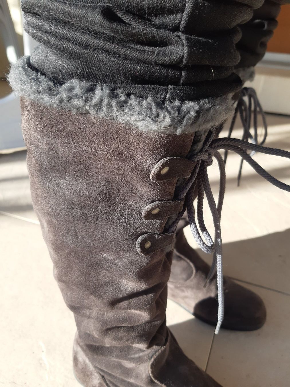 Scarpe da donna: Bottes en daim - Pointure 36 – Usato da Noréaz venduto da Hallyday 2
