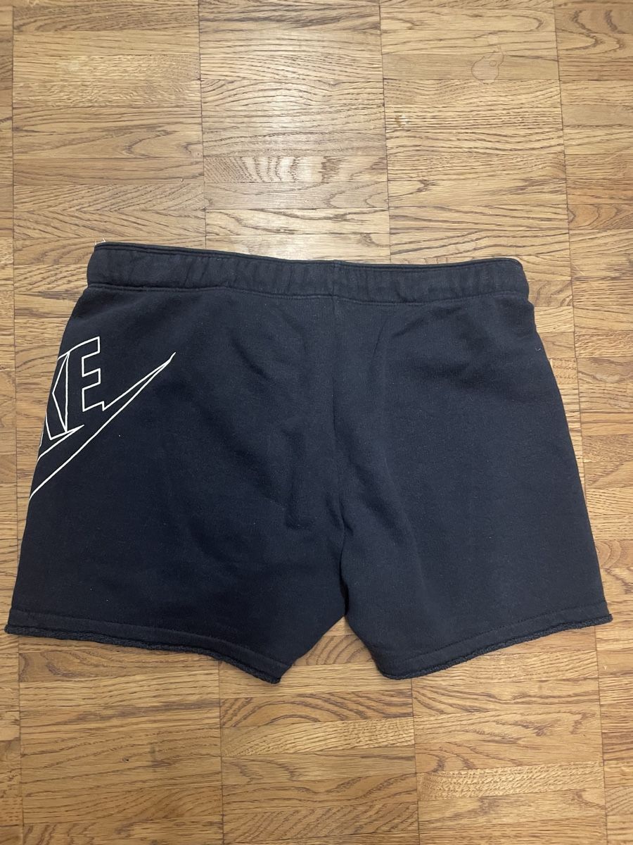 Nike Pantaloni: Nike Jogginghose kurz XS   – Usato da Chur venduto da churerli 1
