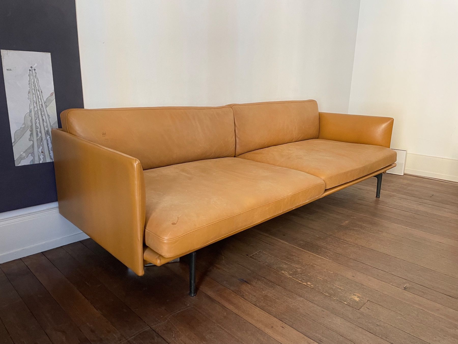 Muuto Divani: Muuto Ledersofa Outline – Usato da Zürich venduto da megr
