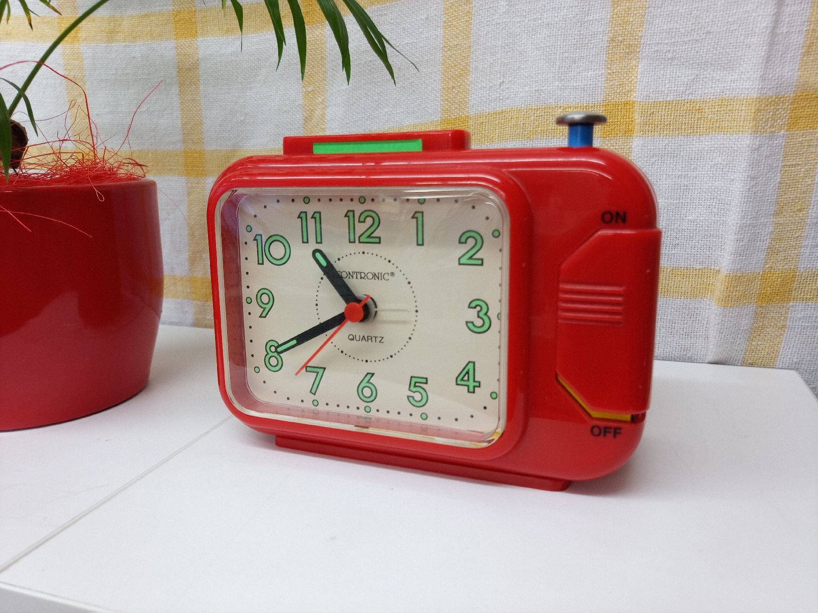 Sveglie: Vintage Wecker rot Plastik – Usato da Reiden venduto da Zofi-Brocki