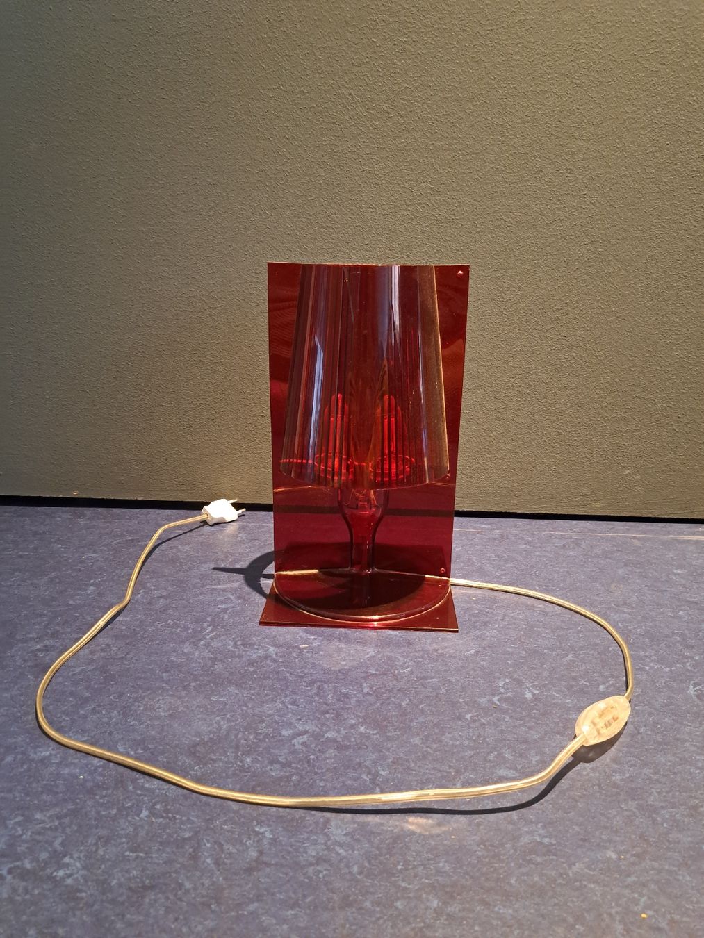 Kartell Lampade: Kartell Take Tischleuchte rot – Usato da bad zurzach venduto da jue_5xhl 1