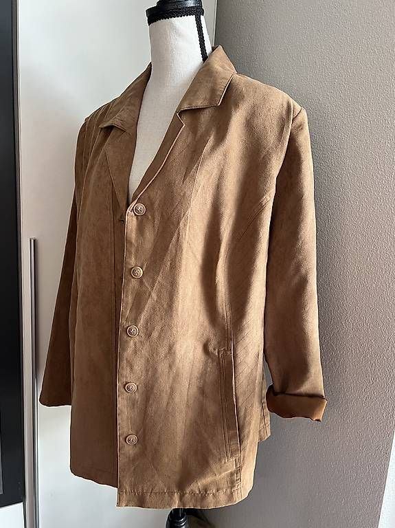 Giacche: HELLBRAUNE WILDLEDERJACKE MIT KNÖPFEN – Usato da Urdorf venduto da Marybyii 2