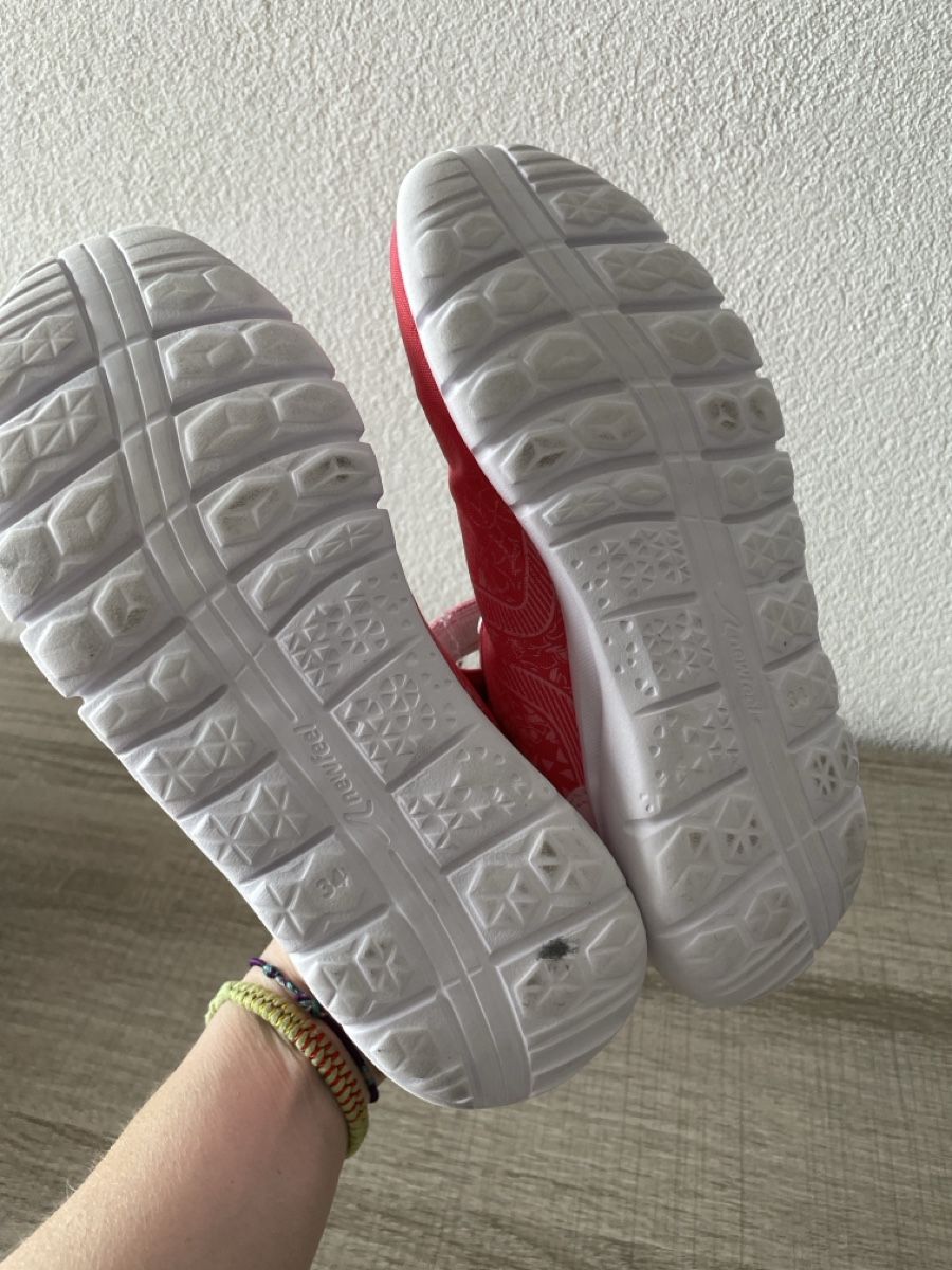 Decathlon Scarpe per ragazze: Basket DÉCATHLON 34 rose – Usato da Sornard (Nendaz) venduto da Dodo8117 4