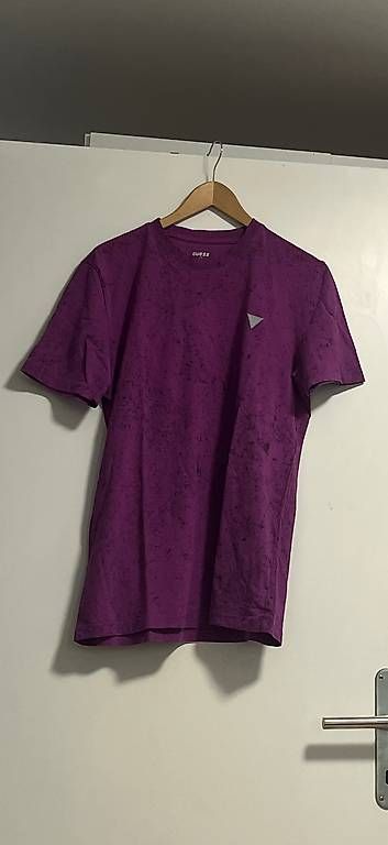 T-shirt: Guess T-Shirt – Usato da Wil SG venduto da smu_l76j