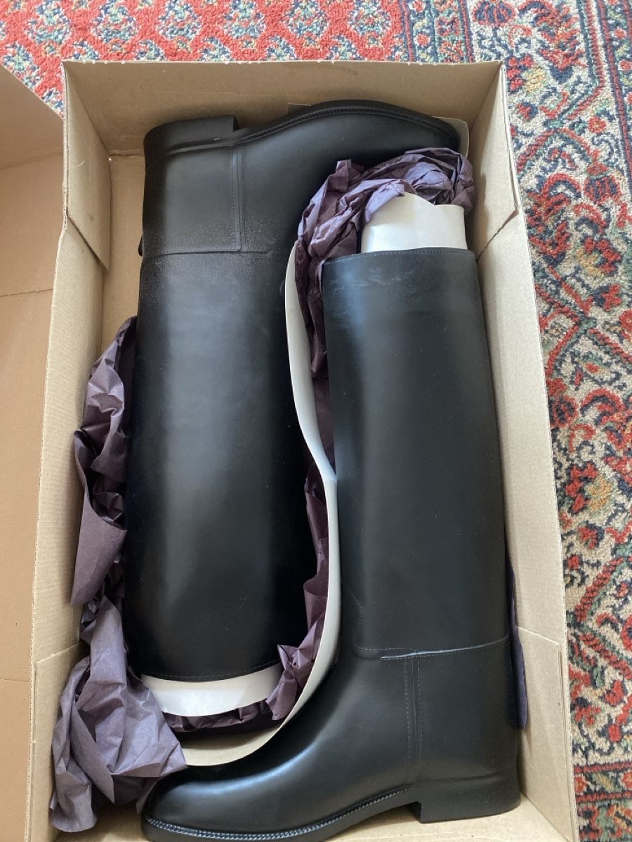 Scarpe per cavalli: Bottes Mustang Silver noires taille 42 neuves – Nuovo e nell'imballaggio originale da Cortaillod venduto da dyl_7j58