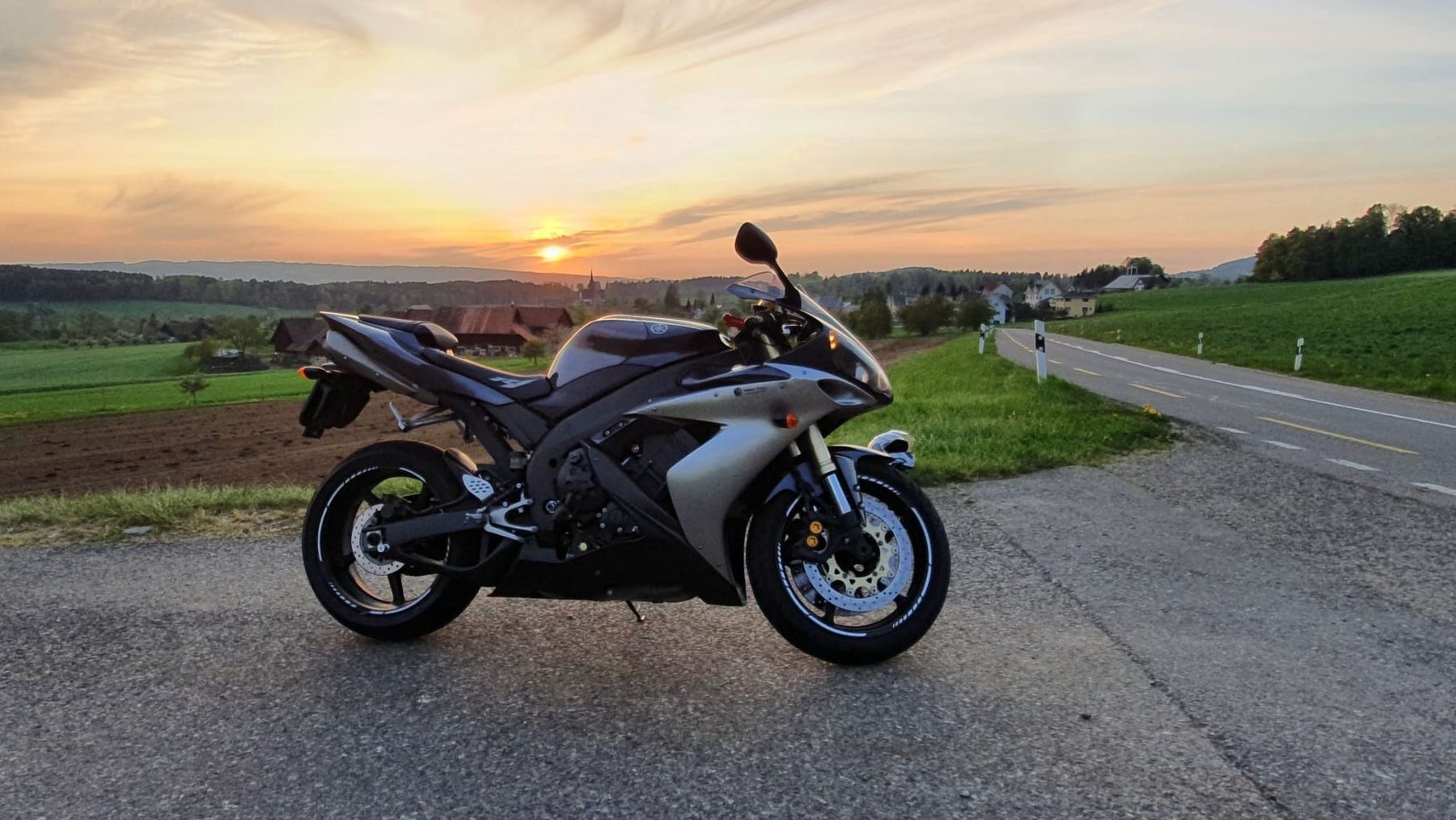 Yamaha Strada: Yamaha R1 – Usato da Kerns venduto da Aviator_Ben 2
