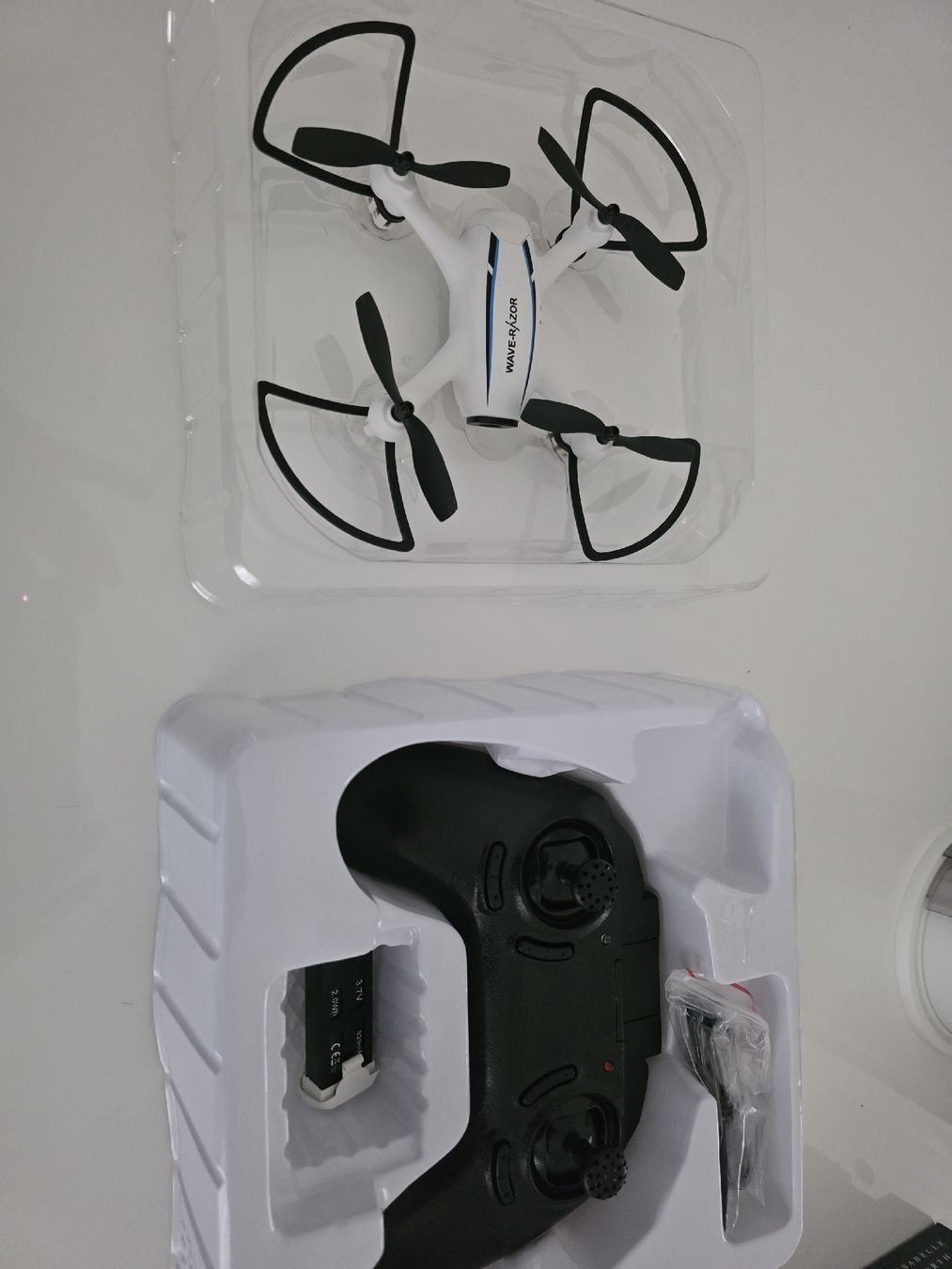 Giocattoli: Wave Razor Quadcopter, neuwertig, 2 Akkus – Nuovo (secondo la descrizione) da Grenchen venduto da pat_m7sp 1