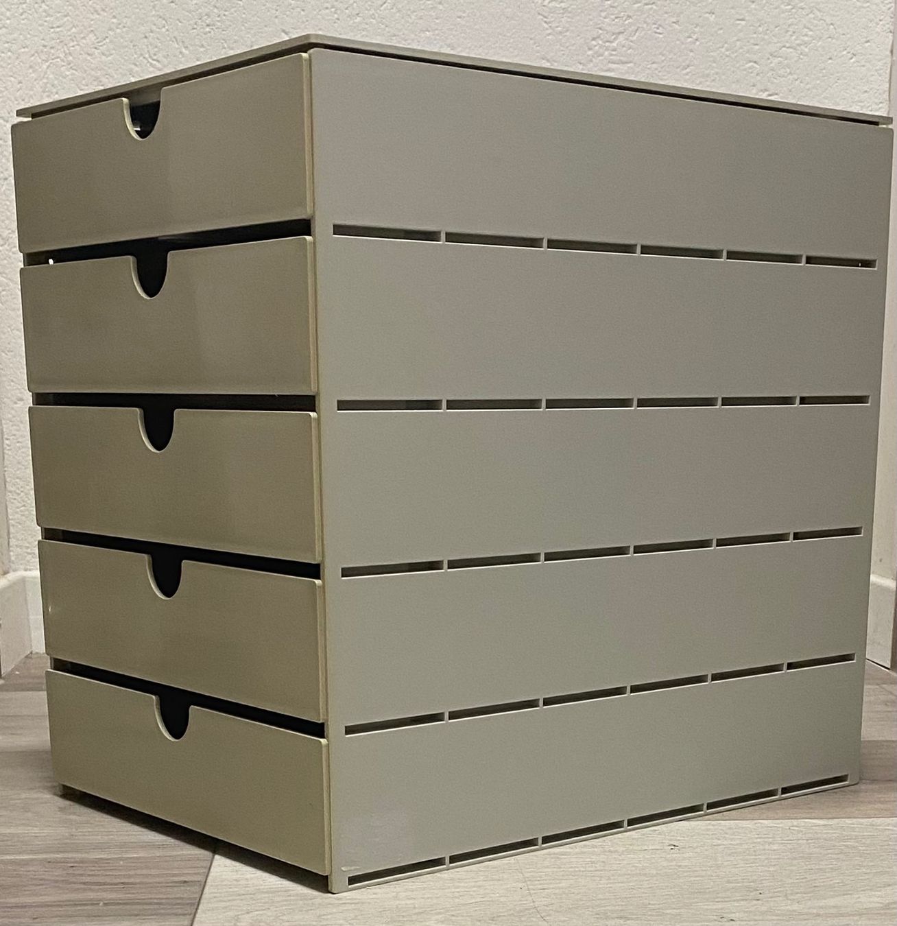 Sistemi di archiviazione: Schubladenbox 5 Fächer hellgrau A4 Ablagesystem Büroeinricht – Usato da Ennetmoos venduto da Tabakfrei 1