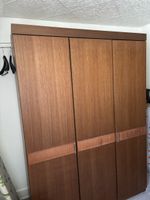 1  Kleiderschrank, Gratis abzugeben.