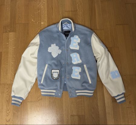 ére studios - College Jacke Baby Blue - Gr. M