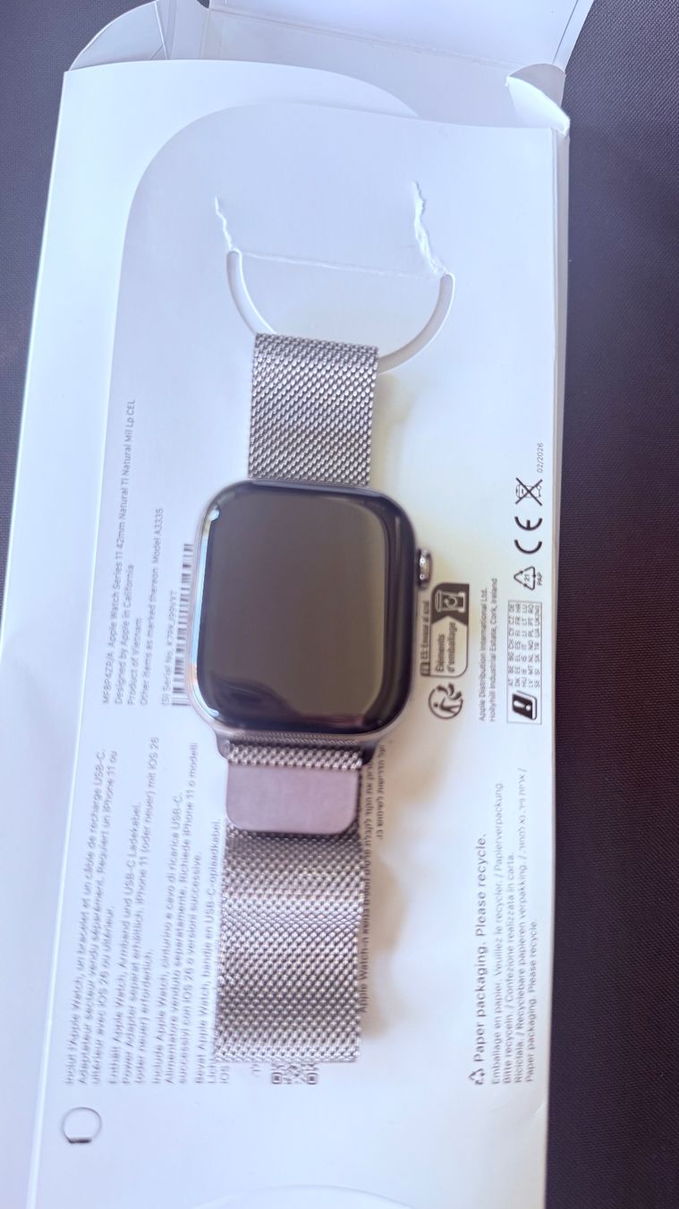 Apple Smartwatch: Apple Watch Serie 11 42 mm Titan – Usato da Grenchen venduto da Raluca29 1