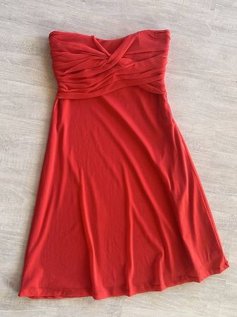 Neuwertiges Kleid von Esprit Grösse 34 fällt wunderschön