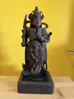 Asiatische Skulptur Krieger Bronze Figur Sockel gut erhalten