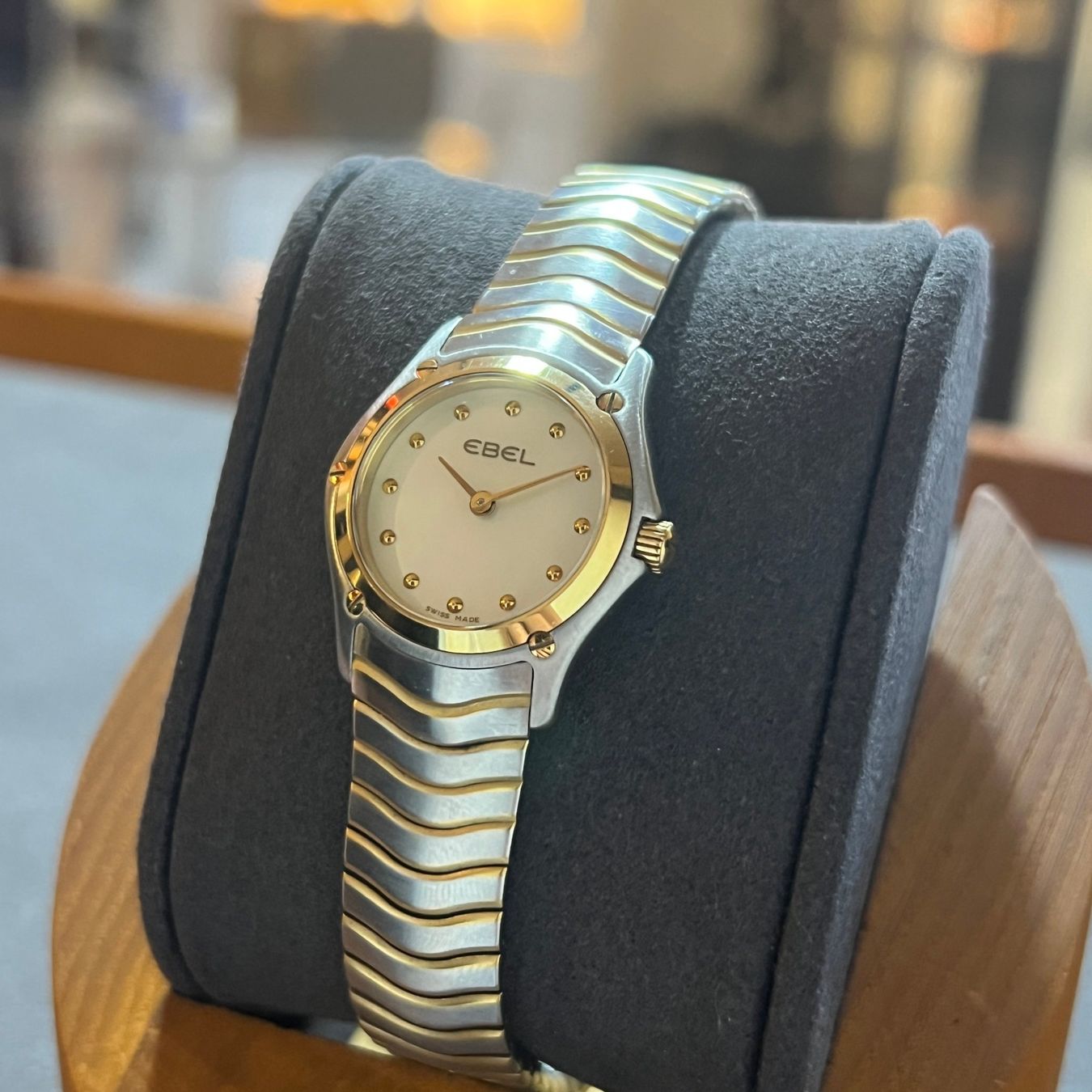Ebel Orologi: Ebel Classic Sport wave Quartz Gold Bezel E1003F11 – Usato da Carouge GE venduto da Watchaser 2