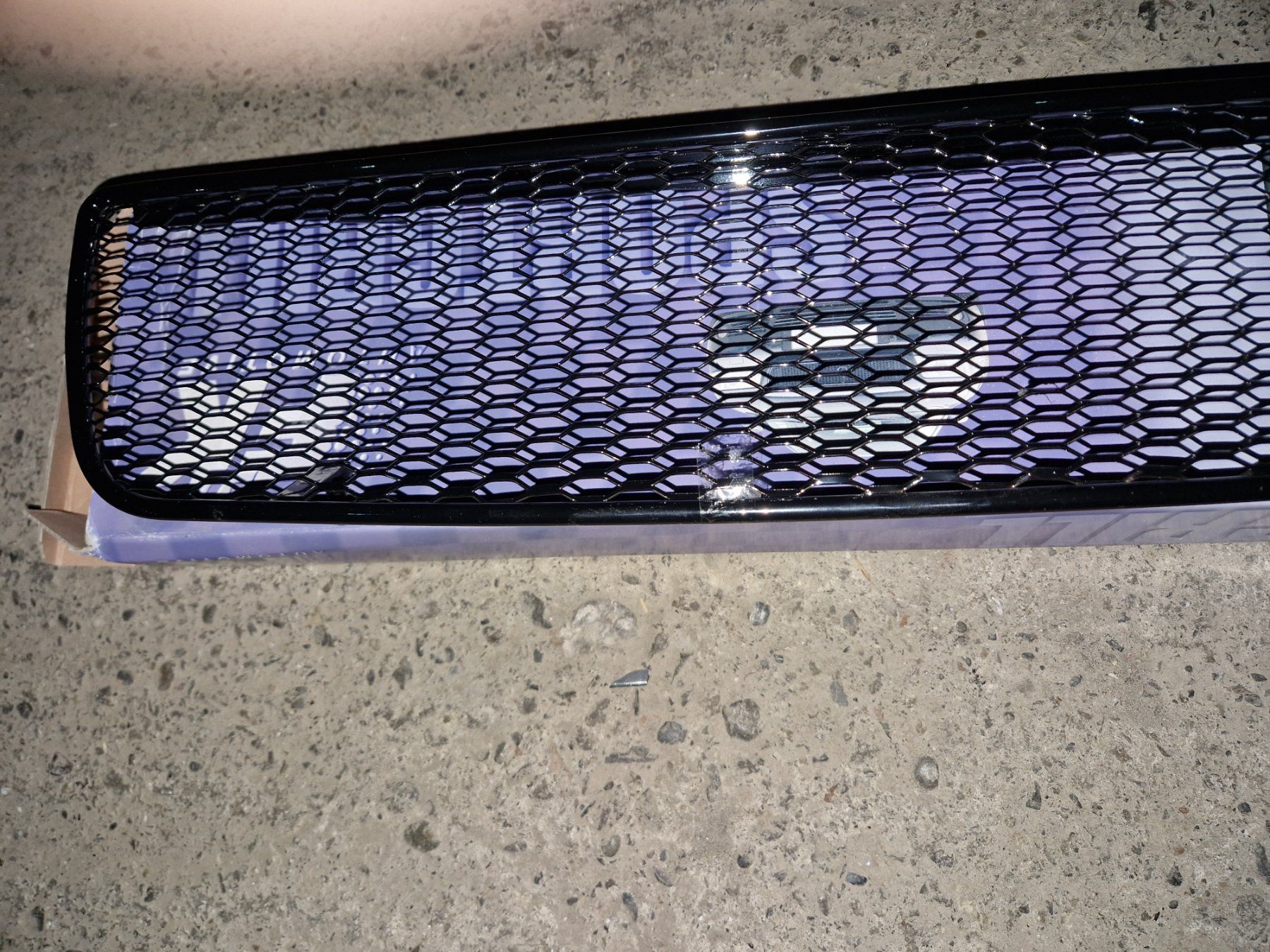 Opel Tutti pezzi di ricambio auto: Kühlergrill Opel Vectra A – Nuovo e nell'imballaggio originale da Dottikon venduto da zepterAG 2