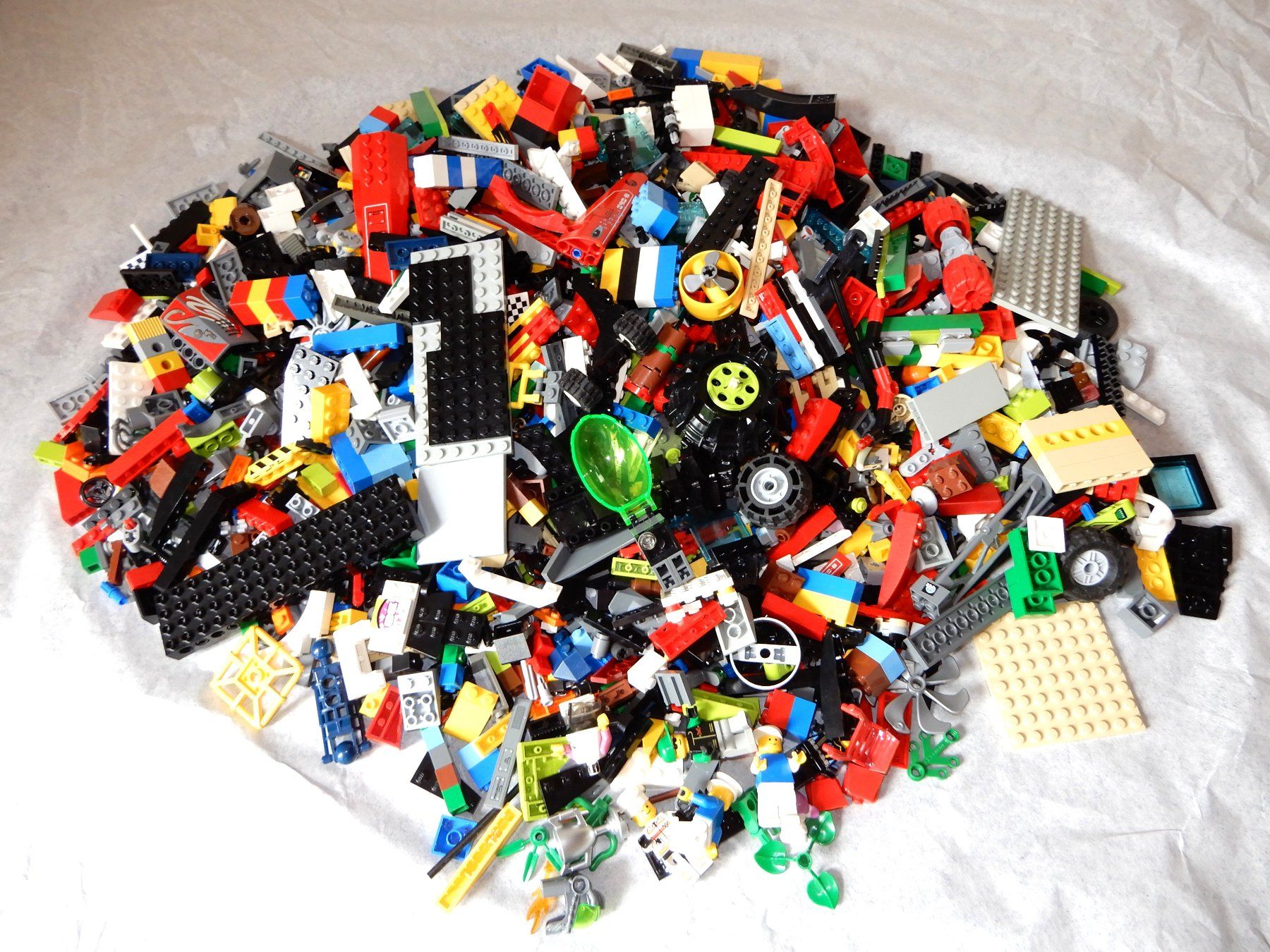 Lego Kit di costruzioni: LEGO Technic diverse 2,4 Kg mit6 Minifiguren – Usato da Senèdes venduto da tintinette43 1