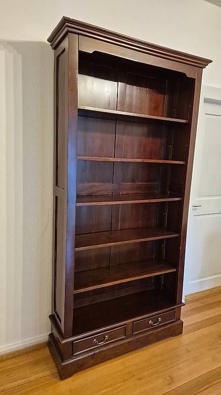 Armadi: Schrank, Regal, braun, Echtholz – Usato da Basel venduto da martinson2000 2