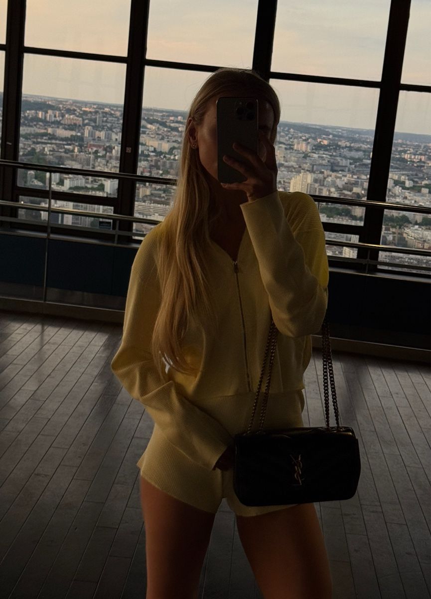 Oysho Lotti di vestiti: suit shorts and sweatshirt oysho  – Usato da Biel/Bienne venduto da lae_655t 1