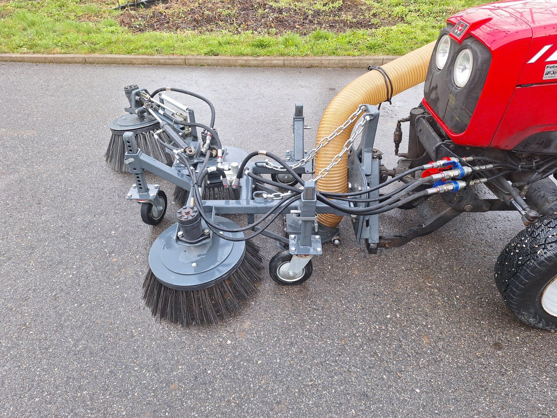 Tutte le macchine: Kehrmaschine zu Traktor – Usato da Brünisried venduto da puerrop 3